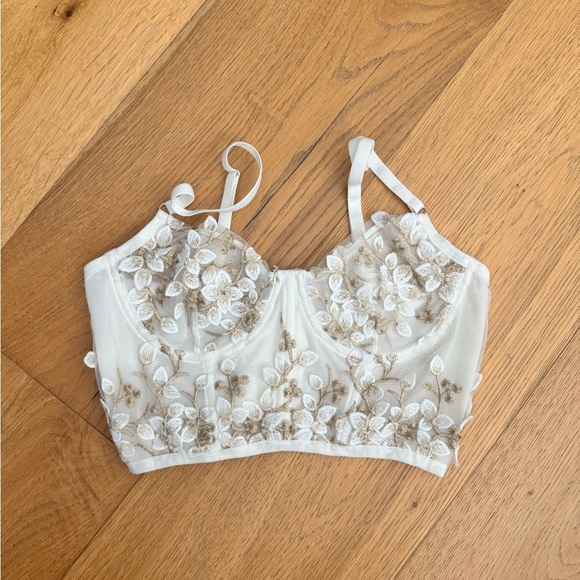 Embroidered Women's Tops Set - Picture 2 of 7